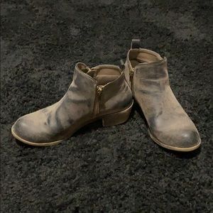 Cute sueded black/brown booties